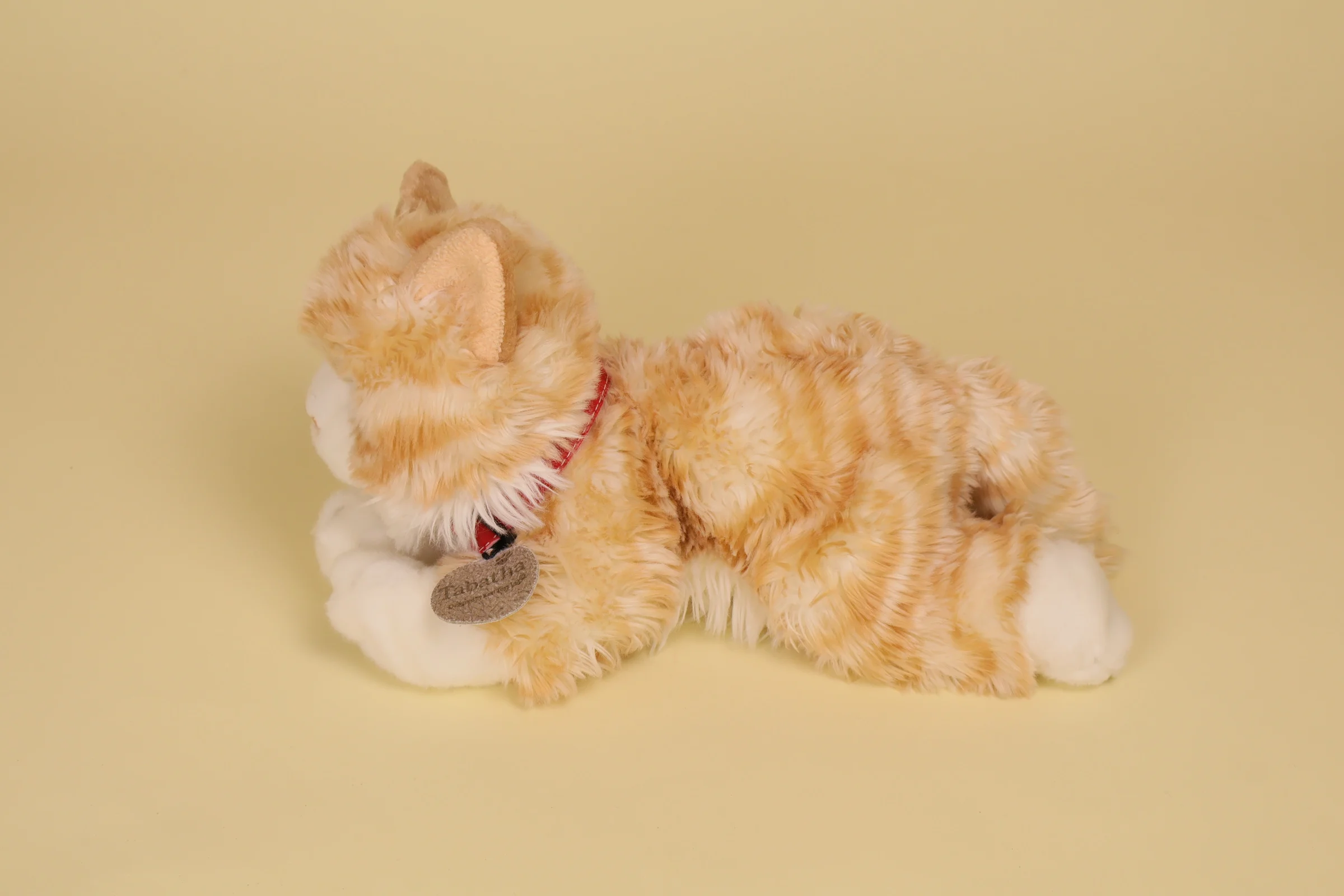 Peluche Chat Tabatha Tigre Caramel Couche Mesure 30 cm Annee 2007 Marque Keel Toys profil