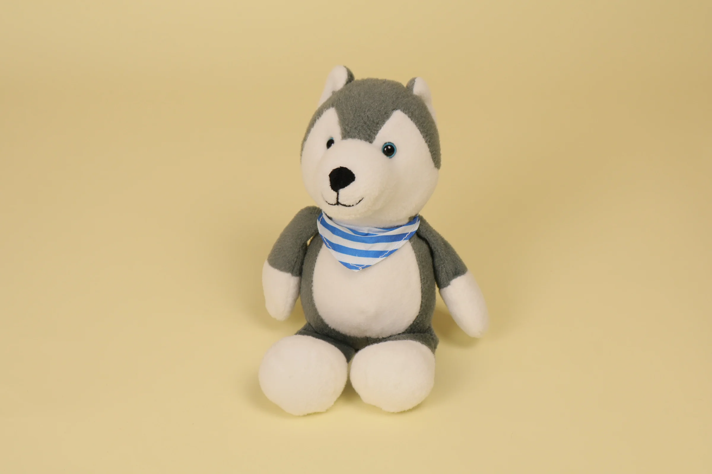 Peluche Chien Husky Gris et Blanc avec son Bandana Raye Bleu 25 cm Annee 2006 Marque Kinder