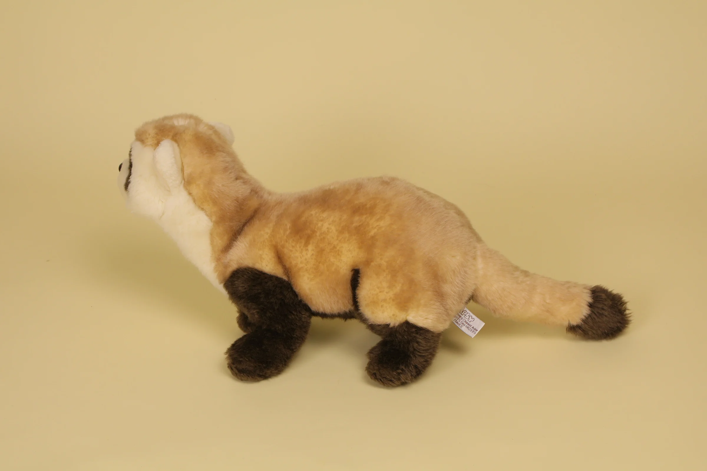 Peluche Furet Beige et Marron Mesure 30 cm plus 14 cm queue Collection Les Realistes Annee 2012 2015 Marque Gipsy profil