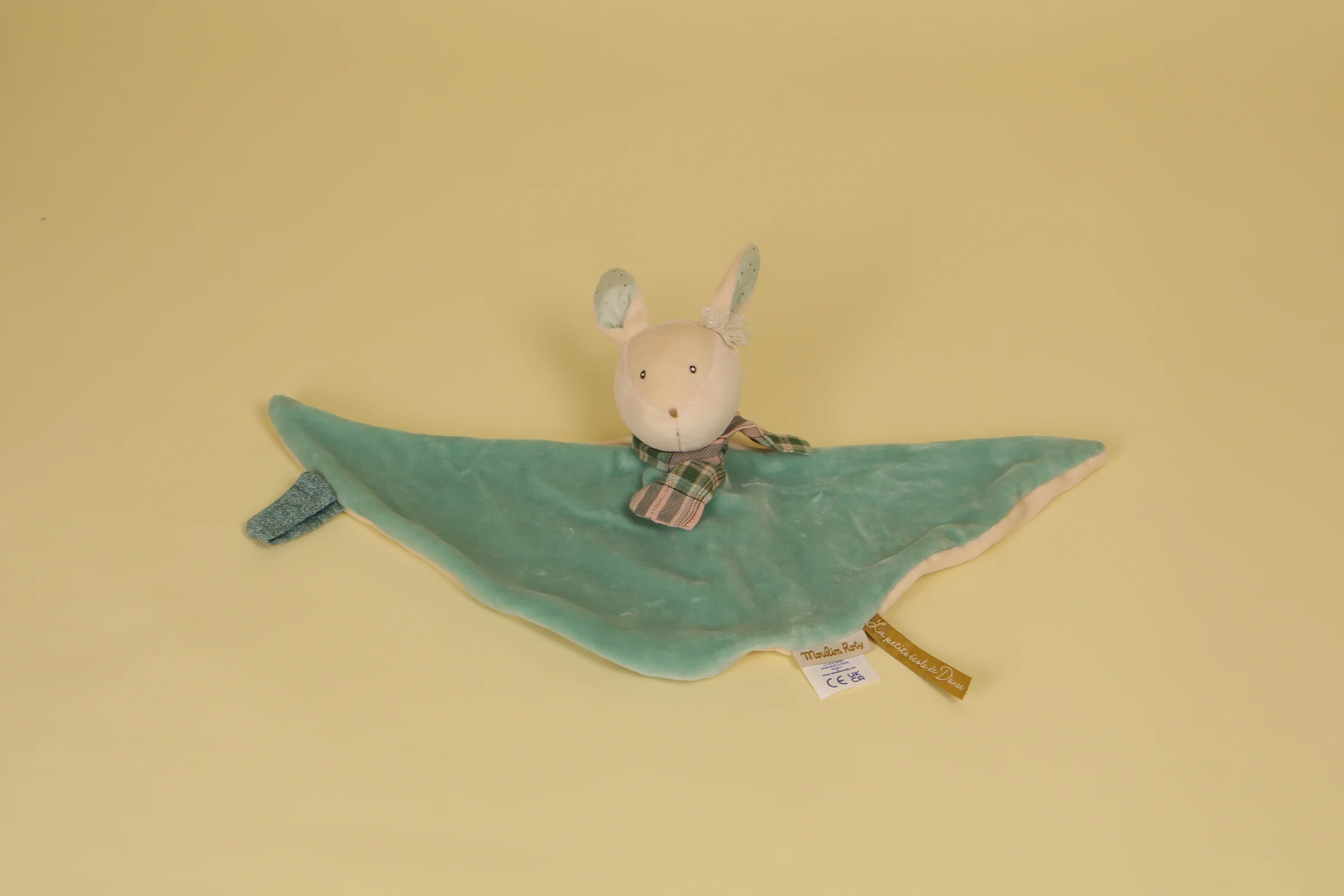 Doudou Lapin Plat Bleu et Beige avec echarpe a carreaux Avec attache tetine Collection La Petite Ecole de Danse Annee 2023 Marque MOULIN ROTY